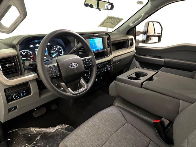 Photo of 2025 Oxford White Ford F-250
