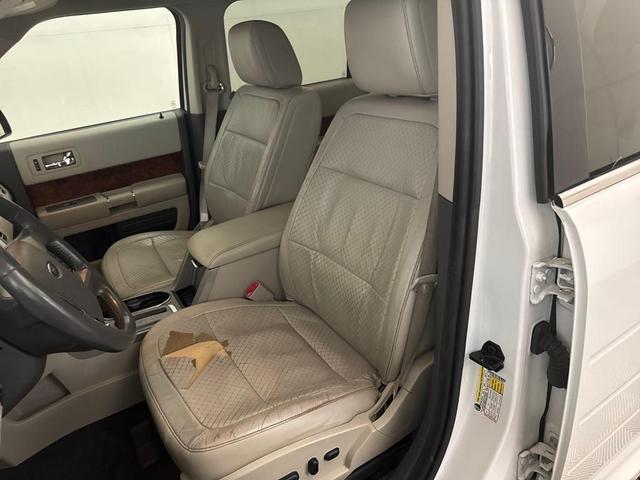 Photo of 2010 White Platinum Tri-Coat Metallic Ford Flex