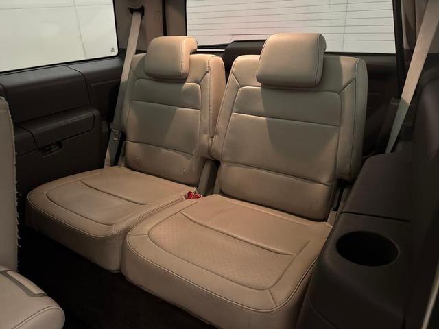 Photo of 2010 White Platinum Tri-Coat Metallic Ford Flex