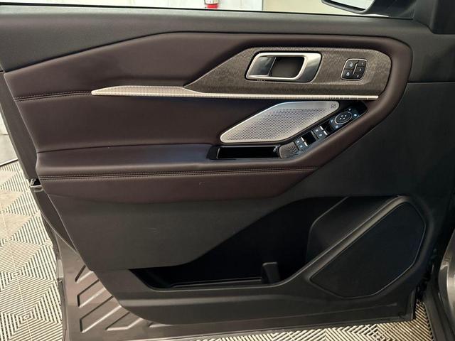Photo of 2025 Gray Metallic Ford Explorer
