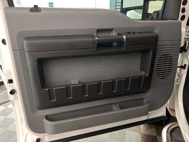 Photo of 2016 Oxford White Ford F-250
