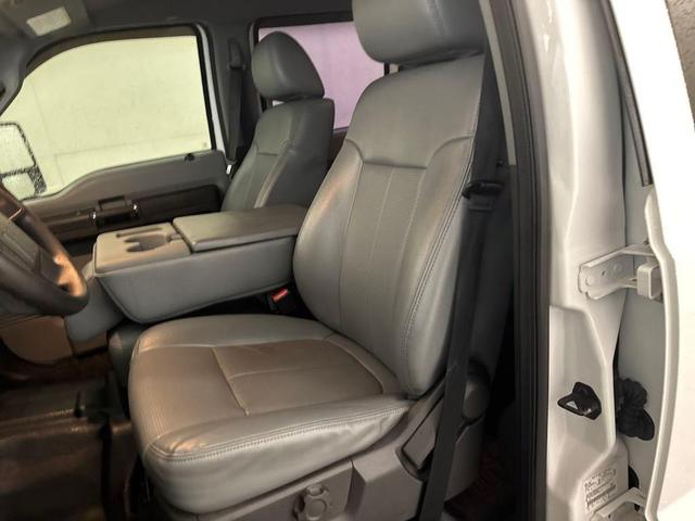 Photo of 2016 Oxford White Ford F-250