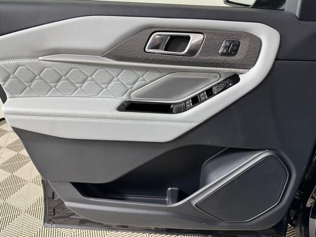 Photo of 2025 Agate Black Metallic Ford Explorer