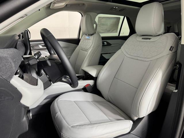 Photo of 2025 Agate Black Metallic Ford Explorer
