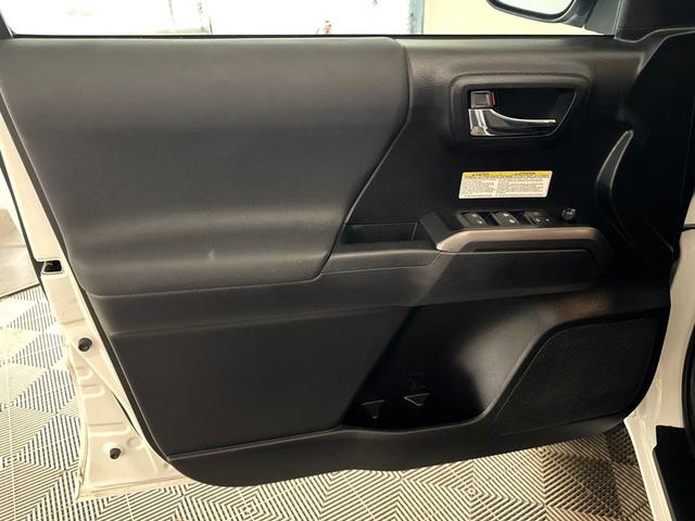 Photo of 2020 Super White Toyota Tacoma