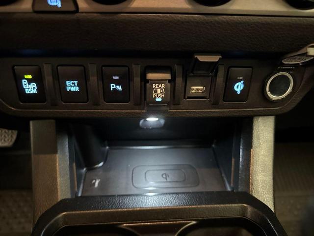 Photo of 2020 Super White Toyota Tacoma