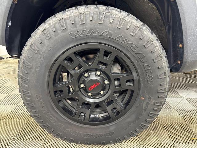 Photo of 2020 Super White Toyota Tacoma
