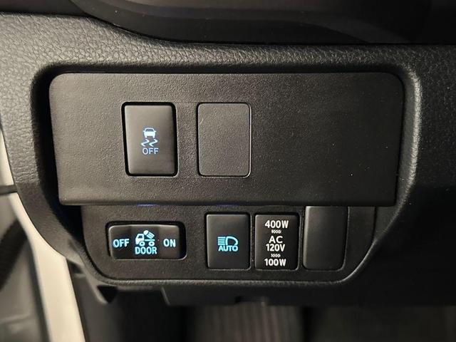Photo of 2020 Super White Toyota Tacoma