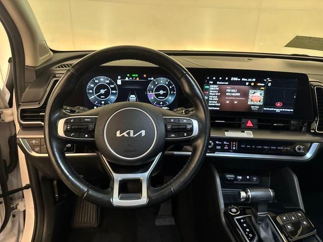 Photo of 2023 Glacial White Pearl Kia Sportage