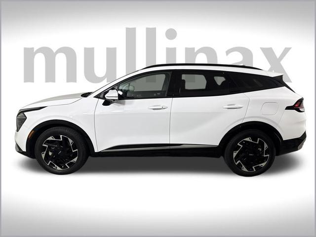 Photo of 2023 Glacial White Pearl Kia Sportage