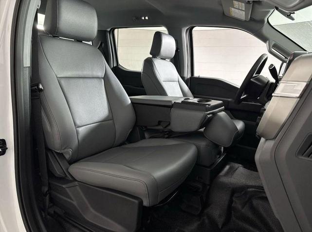 Photo of 2025 Oxford White Ford F-250
