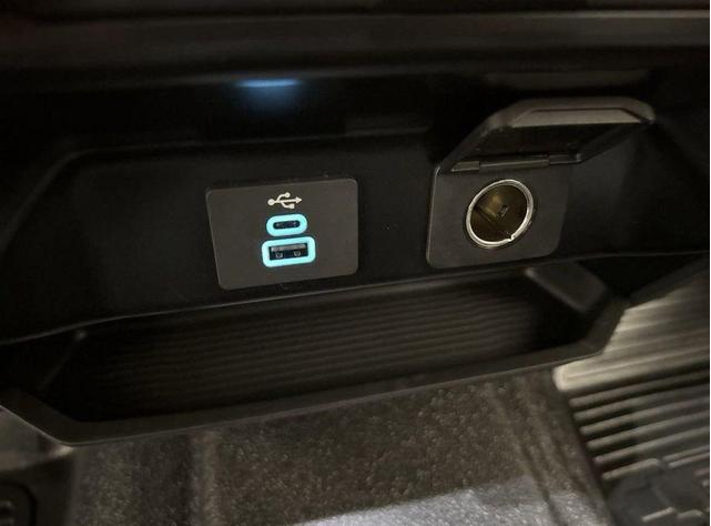 Photo of 2025 Oxford White Ford F-250