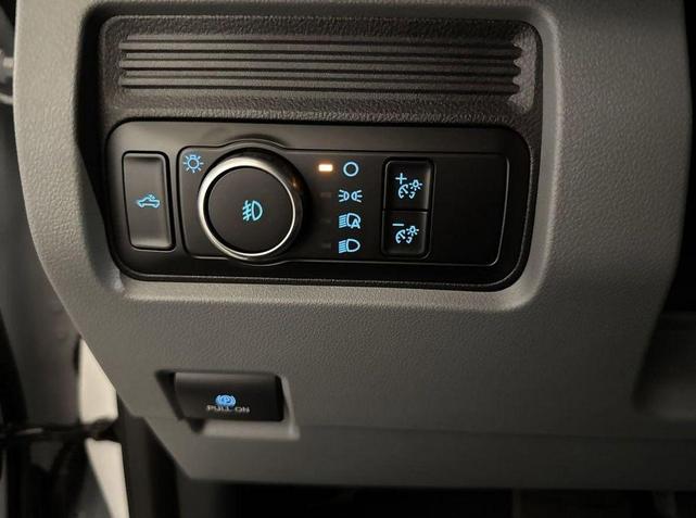 Photo of 2025 Oxford White Ford F-250