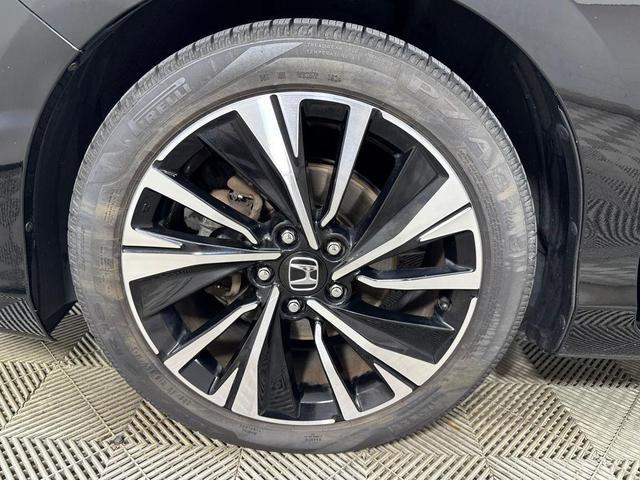 Photo of 2016 Crystal Black Pearl Honda Accord
