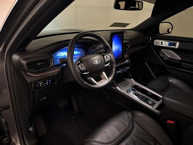 Photo of 2024 Carbonized Gray Metallic Ford Explorer