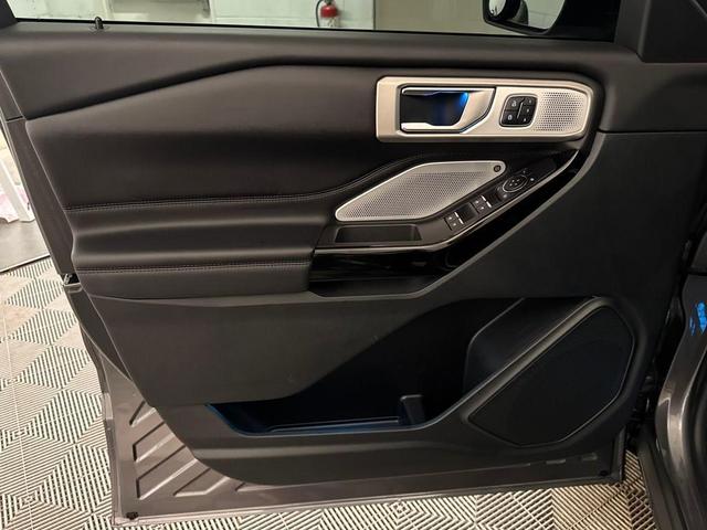 Photo of 2024 Carbonized Gray Metallic Ford Explorer