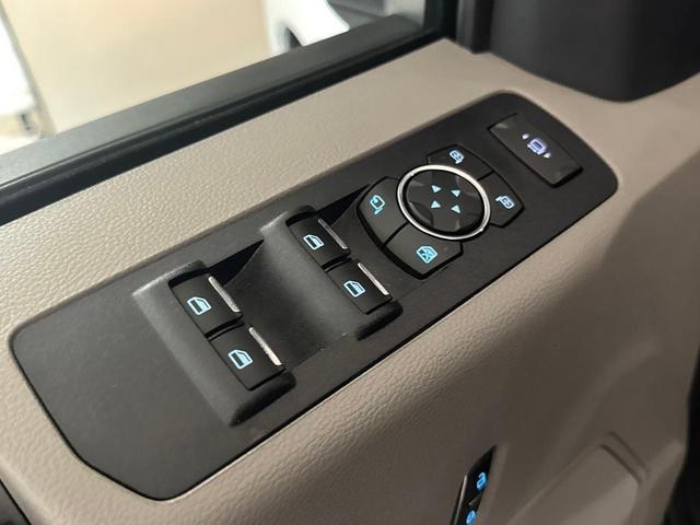 Photo of 2022 Oxford White Ford F-250