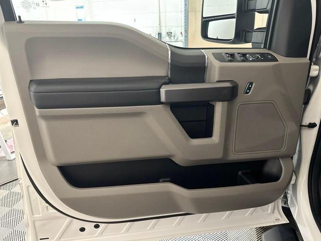 Photo of 2022 Oxford White Ford F-250