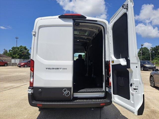 Photo of 2025 Oxford White Ford Transit-250