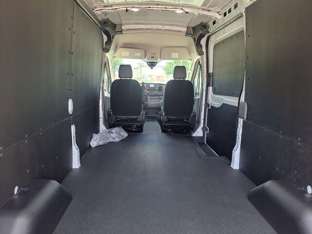 Photo of 2025 Oxford White Ford Transit-250