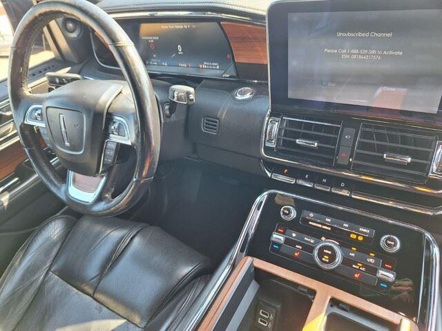 Photo of 2019 White Platinum Metallic Tri-Coat Lincoln Navigator