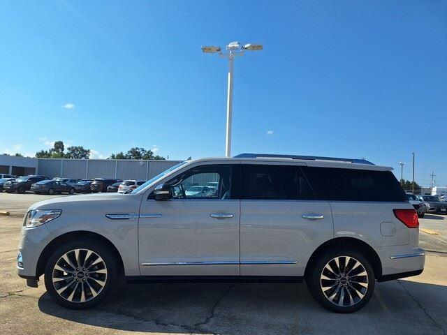 Photo of 2019 White Platinum Metallic Tri-Coat Lincoln Navigator