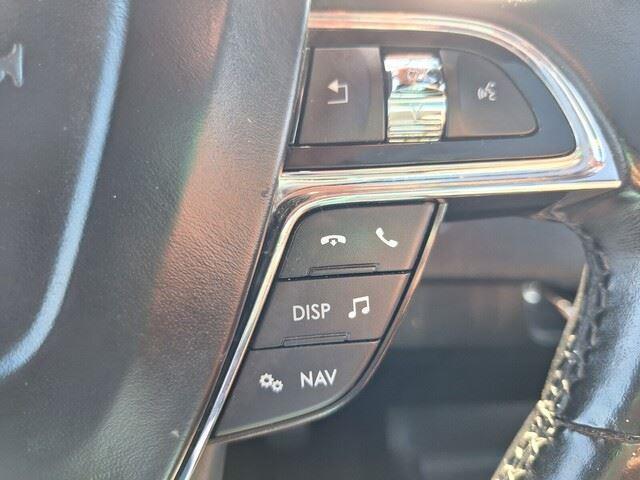 Photo of 2019 White Platinum Metallic Tri-Coat Lincoln Navigator