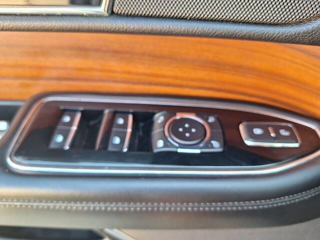 Photo of 2019 White Platinum Metallic Tri-Coat Lincoln Navigator