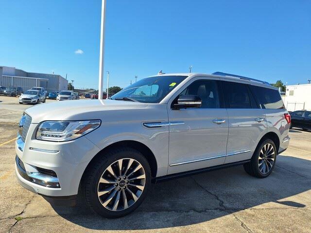 Photo of 2019 White Platinum Metallic Tri-Coat Lincoln Navigator