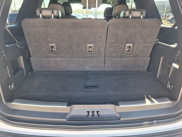 Photo of 2019 White Platinum Metallic Tri-Coat Lincoln Navigator