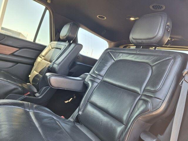 Photo of 2019 White Platinum Metallic Tri-Coat Lincoln Navigator