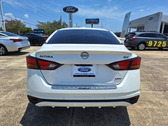 Photo of 2023 Pearl White Tricoat Nissan Altima