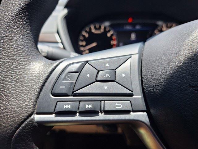 Photo of 2023 Pearl White Tricoat Nissan Altima