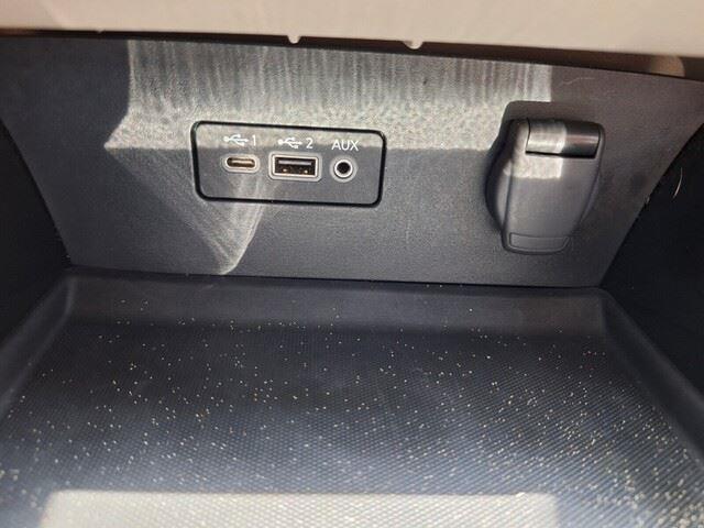 Photo of 2023 Pearl White Tricoat Nissan Altima