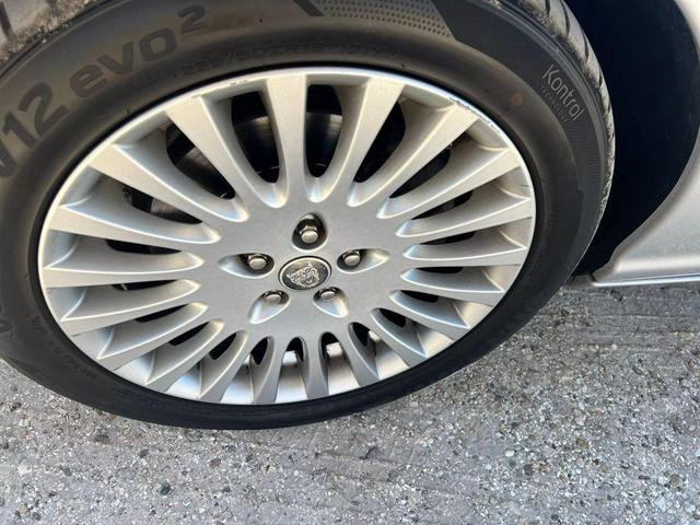 Photo of 2006 Silver Jaguar XJ