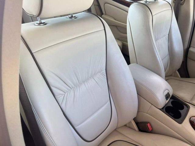 Photo of 2006 Silver Jaguar XJ