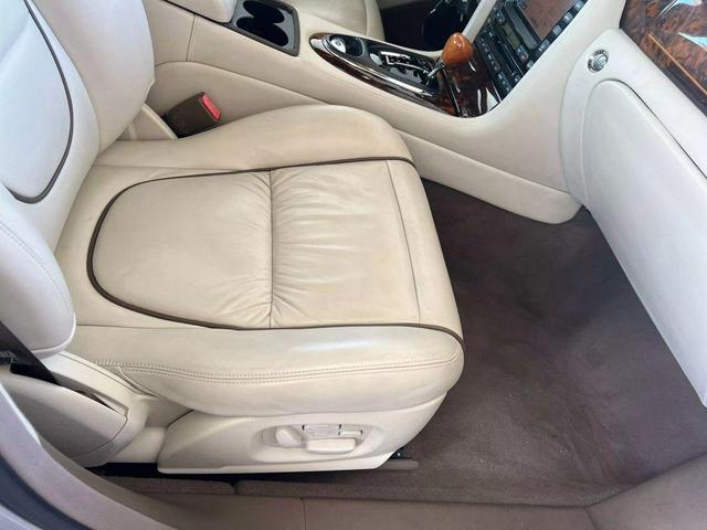 Photo of 2006 Silver Jaguar XJ