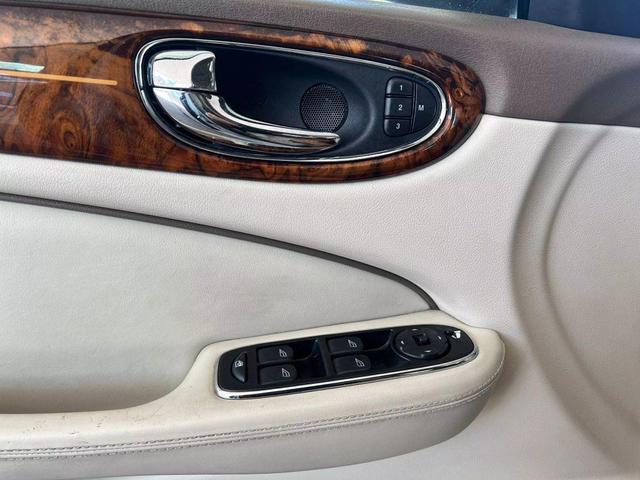 Photo of 2006 Silver Jaguar XJ