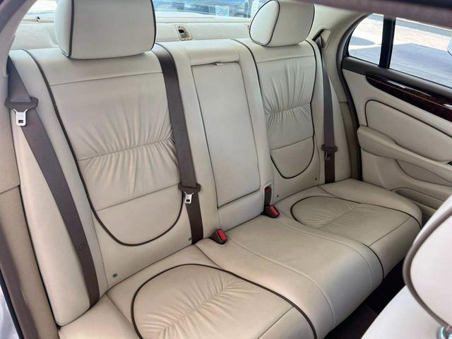 Photo of 2006 Silver Jaguar XJ