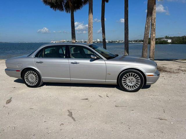 Photo of 2006 Silver Jaguar XJ