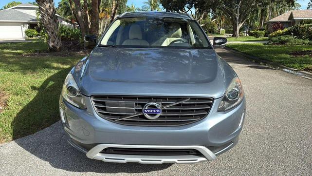 Photo of 2017 Blue Volvo XC60