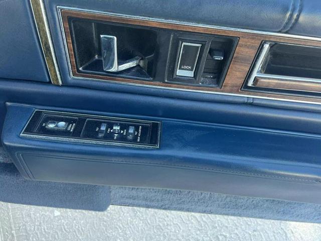 Photo of 1993 White Cadillac DeVille