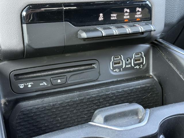 Photo of 2019 Diamond Black Crystal Pearlcoat RAM 1500