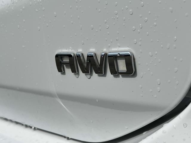 Photo of 2021 Summit White Chevrolet Equinox