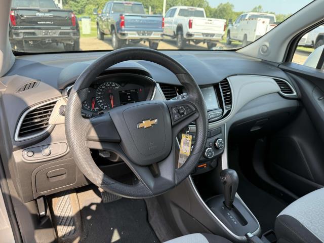 Photo of 2017 Silver Ice Metallic Chevrolet Trax