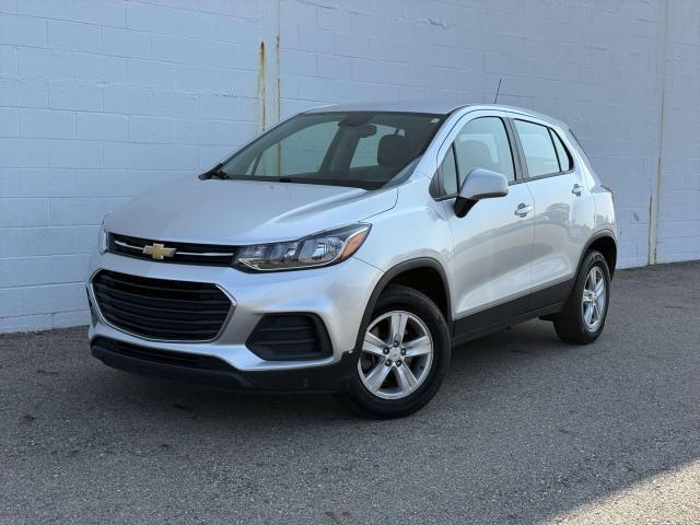 Photo of 2017 Silver Ice Metallic Chevrolet Trax