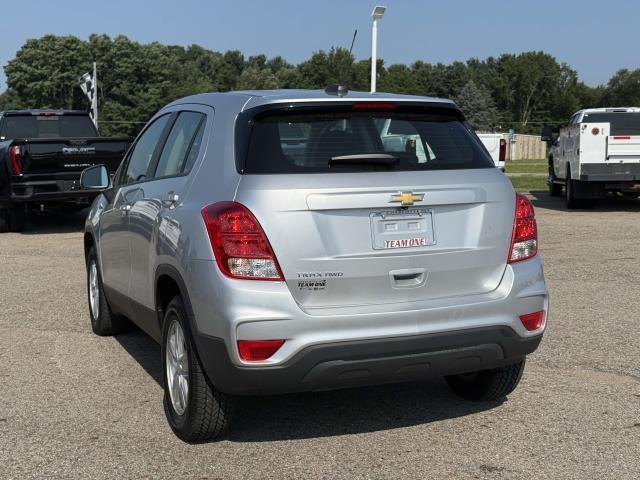 Photo of 2017 Silver Ice Metallic Chevrolet Trax
