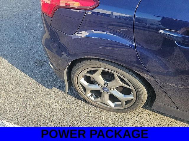 Photo of 2017 Kona Blue Ford Focus ST