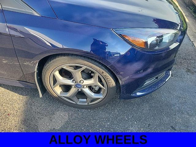 Photo of 2017 Kona Blue Ford Focus ST