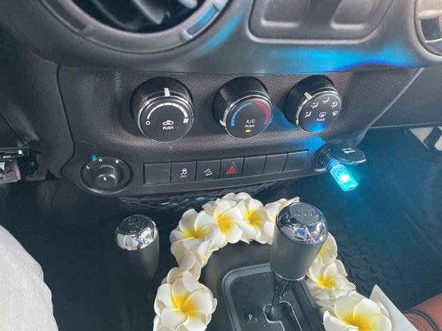 Photo of 2018 Bright White Clearcoat Jeep Wrangler JK